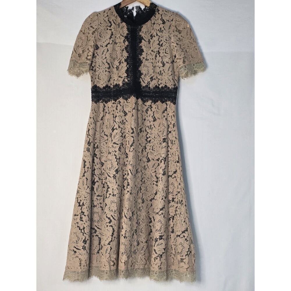 FEIINVAN Boutique Elegant Beige / Black Lace Mock Neck Short Sleeve Midi Dress M